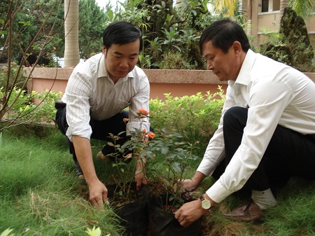 PCSL ra quân tổng vệ sinh hưởng ứng chiến dịch làm cho thế giới sạch hơn.